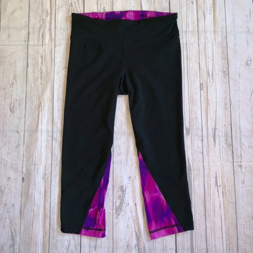 Under Amour Black Purple Pattern Cropped Leggings